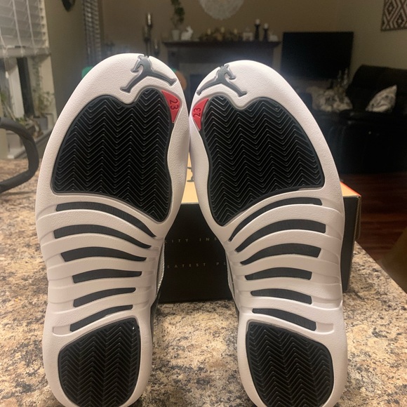 Air Jordan 12 Retro Playoffs (2022) - Picture 6 of 9